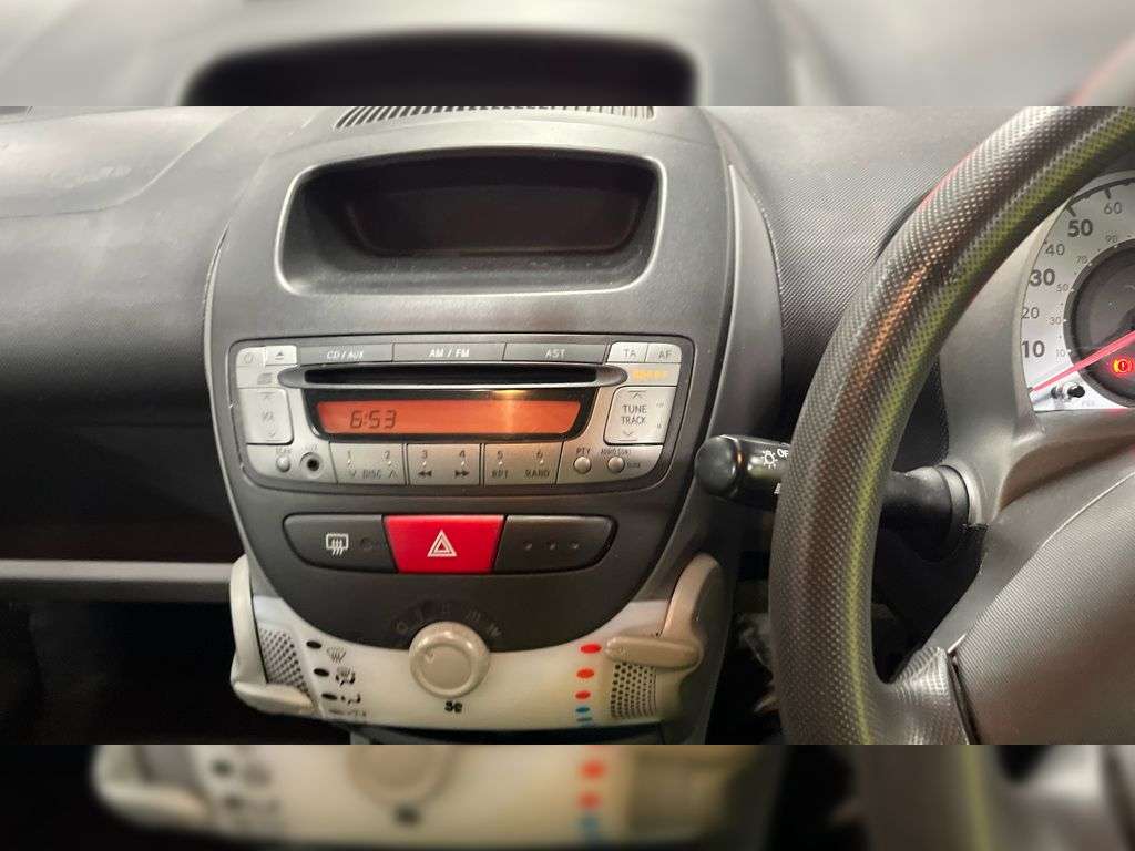 2011 PEUGEOT 107 2011 PEUGEOT 107