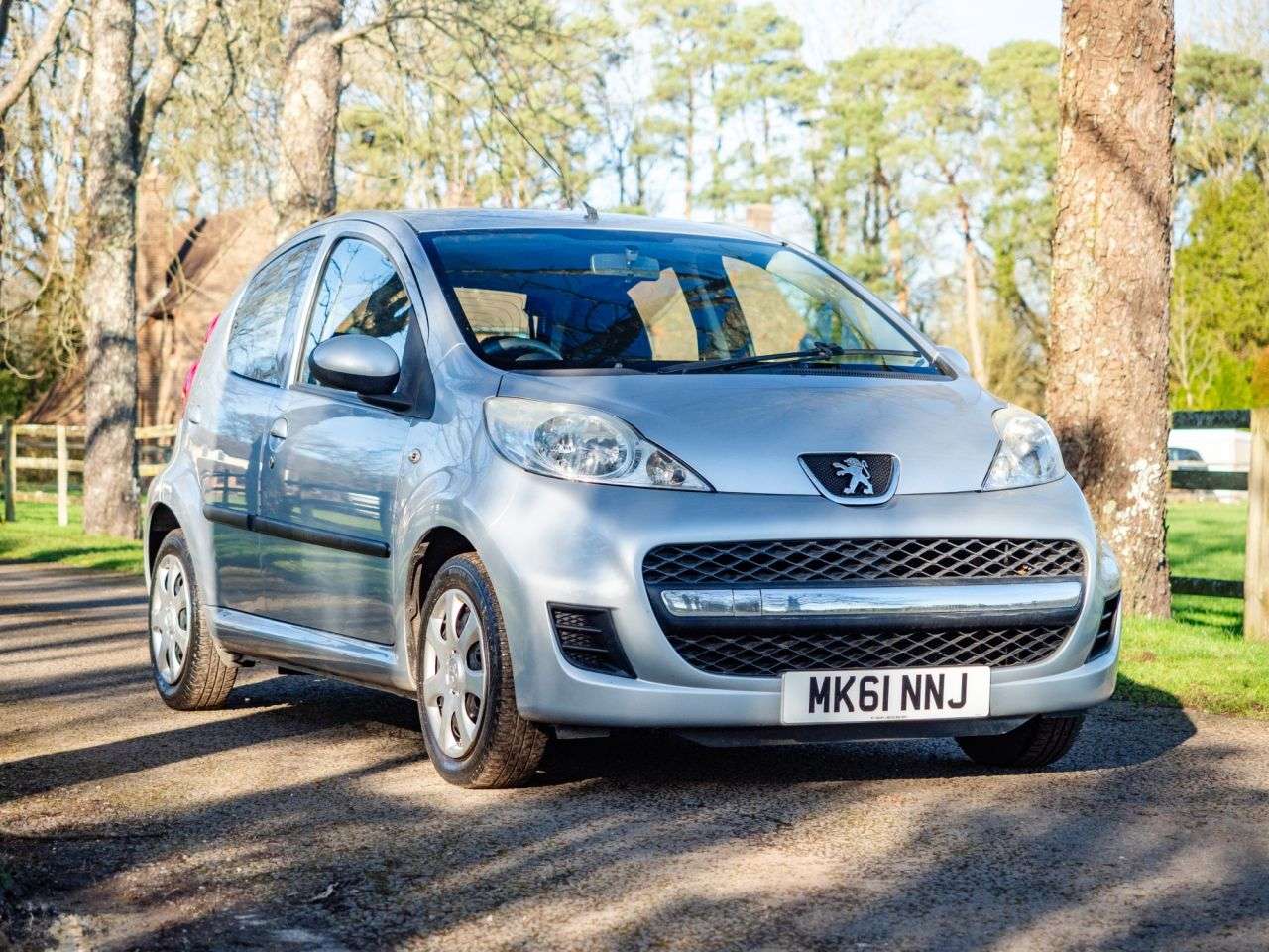 A 2011 PEUGEOT 107 1.0 12V Urban Hatchback 5dr Petrol Manual Euro 5 (68 ps) ELEC WINDOWS, CHEA A 2011 PEUGEOT 107 1.0 12V Urban Hatchback 5dr Petrol Manual Euro 5 (68 ps) ELEC WINDOWS, CHEA