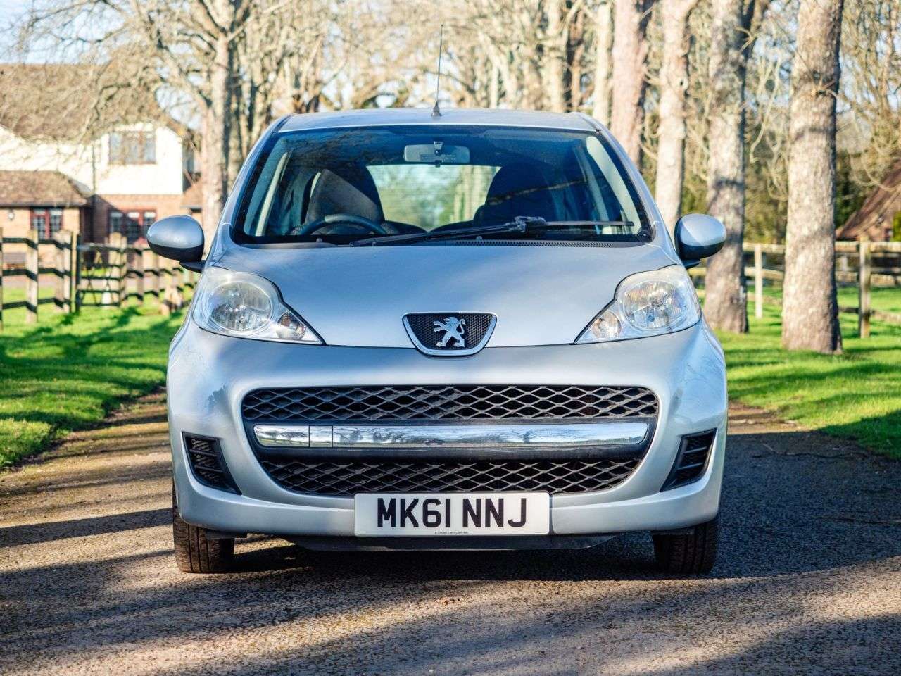 A 2011 PEUGEOT 107 1.0 12V Urban Hatchback 5dr Petrol Manual Euro 5 (68 ps) ELEC WINDOWS, CHEA A 2011 PEUGEOT 107 1.0 12V Urban Hatchback 5dr Petrol Manual Euro 5 (68 ps) ELEC WINDOWS, CHEA