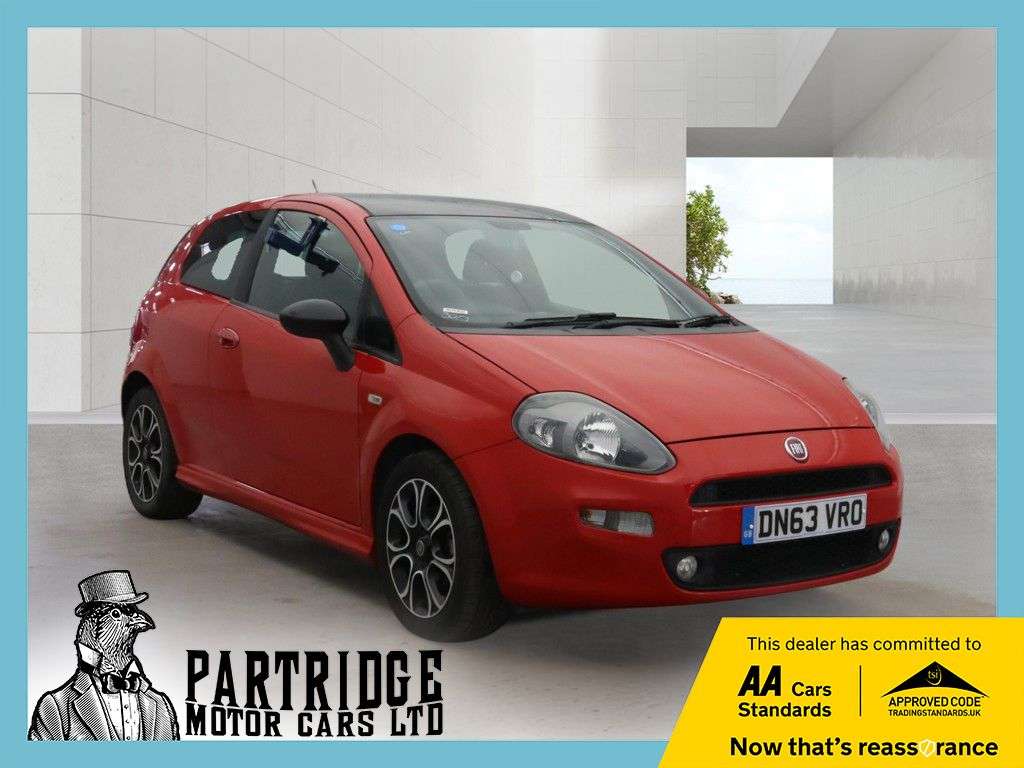 A 2013 FIAT PUNTO 1.4 Sporting Hatchback 3dr Petrol Manual Euro 5 (s/s) (77 bhp) AIR CON, PRI A 2013 FIAT PUNTO 1.4 Sporting Hatchback 3dr Petrol Manual Euro 5 (s/s) (77 bhp) AIR CON, PRI
