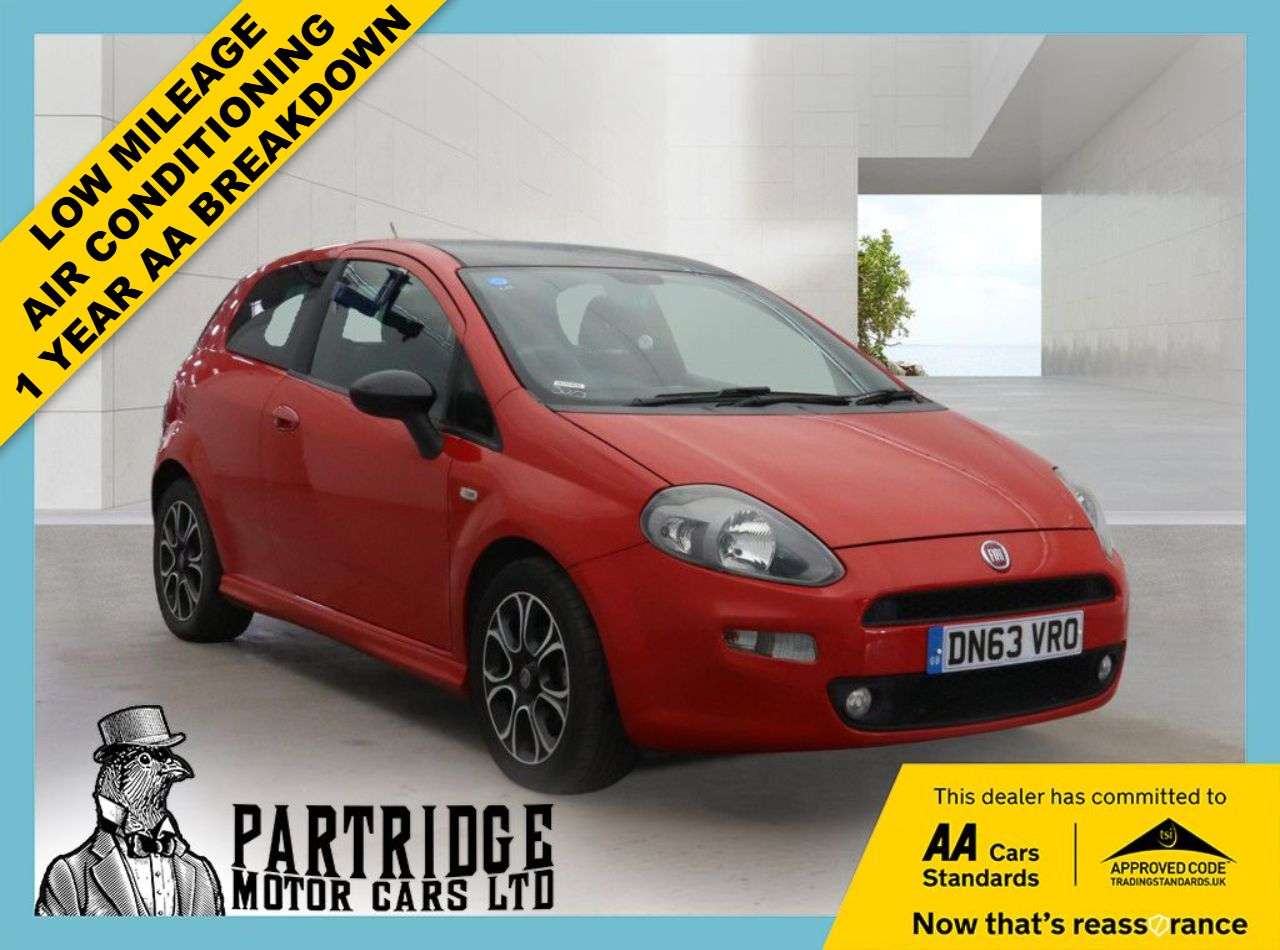 A 2013 FIAT PUNTO 1.4 Sporting Hatchback 3dr Petrol Manual Euro 5 (s/s) (77 bhp) AIR CON, PRI A 2013 FIAT PUNTO 1.4 Sporting Hatchback 3dr Petrol Manual Euro 5 (s/s) (77 bhp) AIR CON, PRI