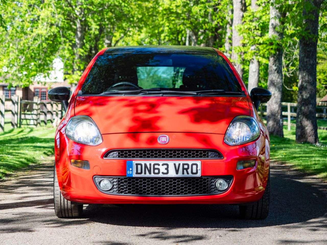 A 2013 FIAT PUNTO 1.4 Sporting Hatchback 3dr Petrol Manual Euro 5 (s/s) (77 bhp) AIR CON, PRI A 2013 FIAT PUNTO 1.4 Sporting Hatchback 3dr Petrol Manual Euro 5 (s/s) (77 bhp) AIR CON, PRI