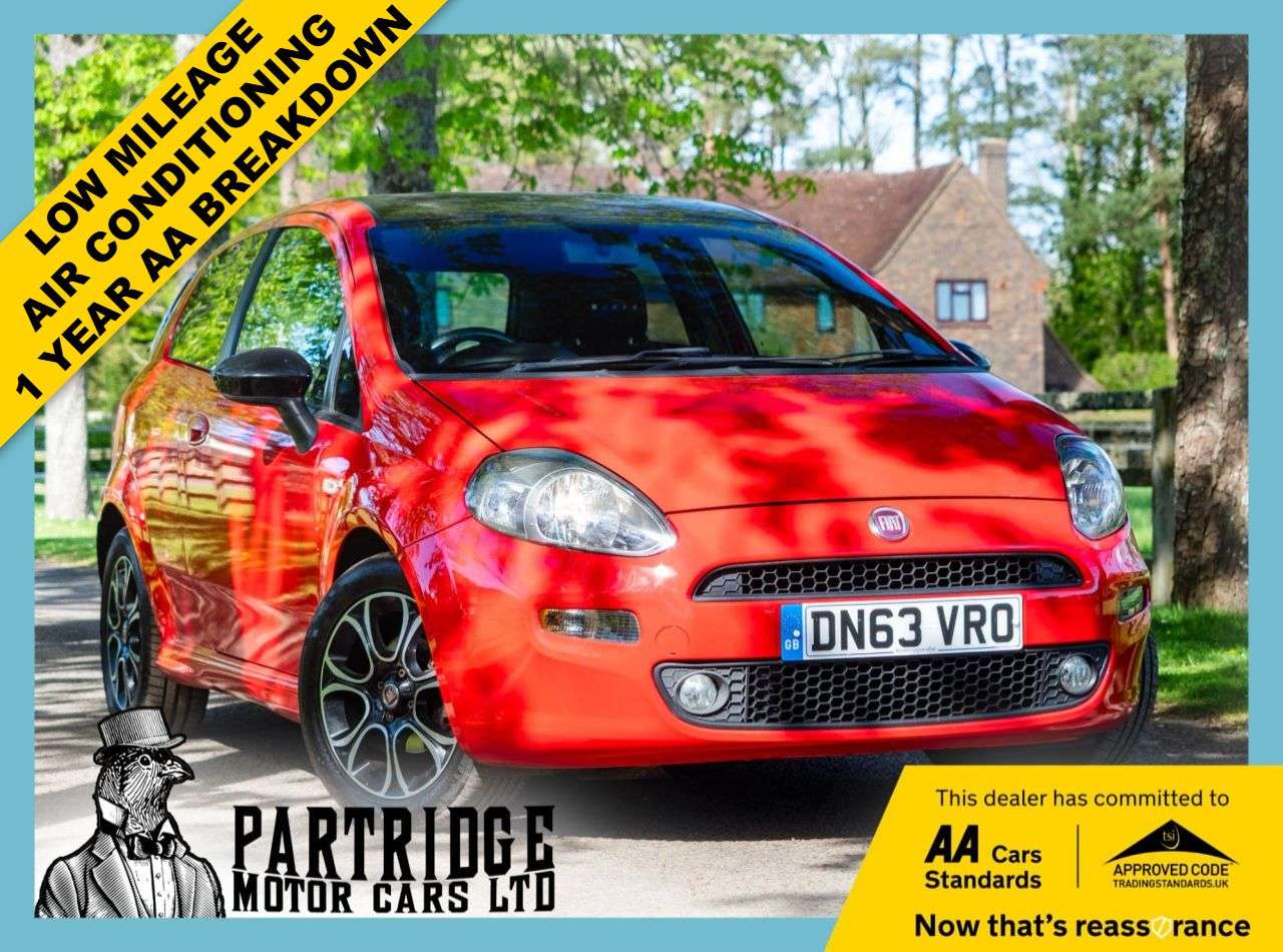 A 2013 FIAT PUNTO 1.4 Sporting Hatchback 3dr Petrol Manual Euro 5 (s/s) (77 bhp) AIR CON, PRI A 2013 FIAT PUNTO 1.4 Sporting Hatchback 3dr Petrol Manual Euro 5 (s/s) (77 bhp) AIR CON, PRI