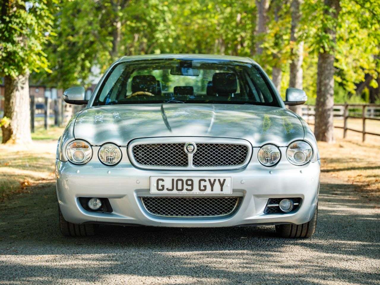A 2009 JAGUAR XJ 2.7 TDVi Executive Saloon 4dr Diesel Automatic (209 g/km, 204 bhp) LEATHER, A 2009 JAGUAR XJ 2.7 TDVi Executive Saloon 4dr Diesel Automatic (209 g/km, 204 bhp) LEATHER,