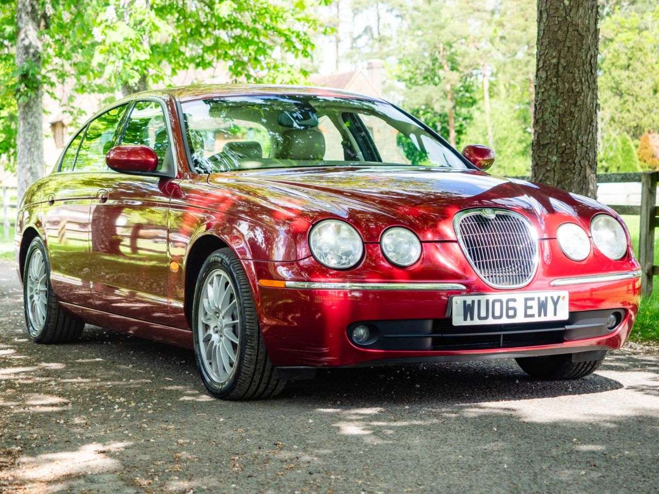 A 2006 JAGUAR S-TYPE 2.7D V6 SE Saloon 4dr Diesel Automatic (208 g/km, 206 bhp) AIR CON, PARKING A 2006 JAGUAR S-TYPE 2.7D V6 SE Saloon 4dr Diesel Automatic (208 g/km, 206 bhp) AIR CON, PARKING