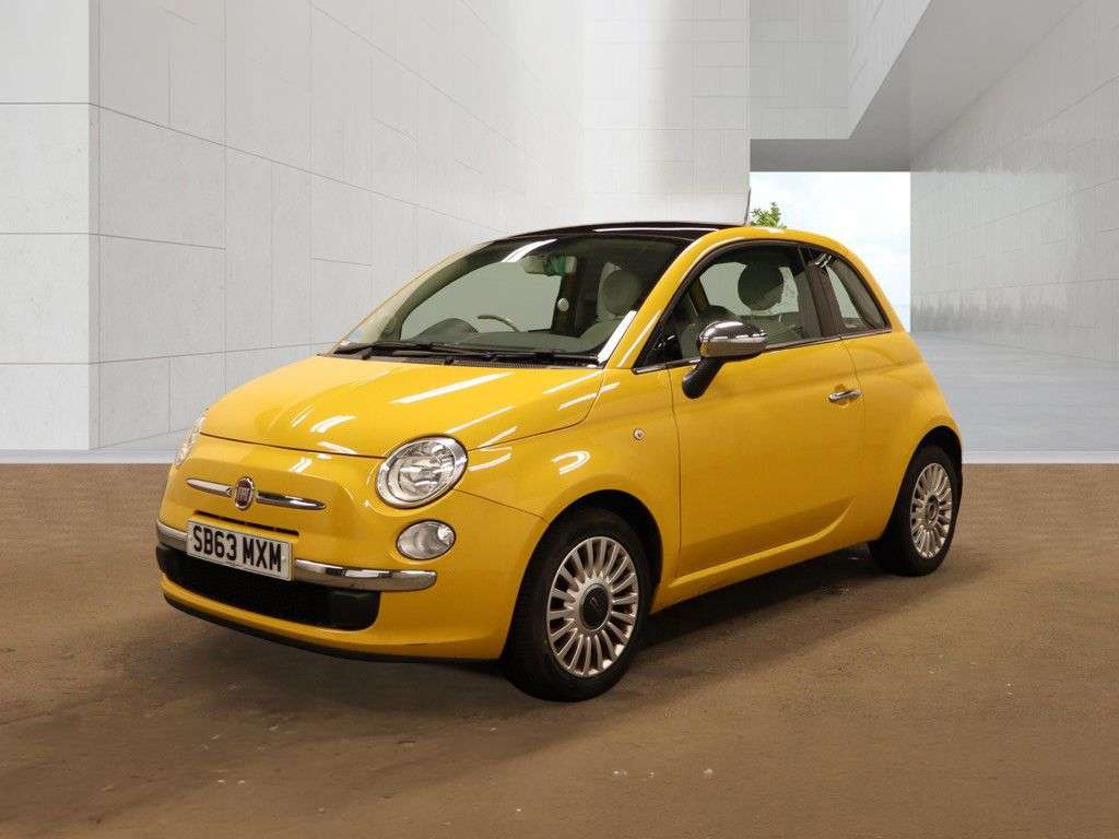 A 2013 FIAT 500 1.2 Lounge Hatchback 3dr Petrol Manual Euro 6 (s/s) (69 bhp) AIR CON, PAN R A 2013 FIAT 500 1.2 Lounge Hatchback 3dr Petrol Manual Euro 6 (s/s) (69 bhp) AIR CON, PAN R