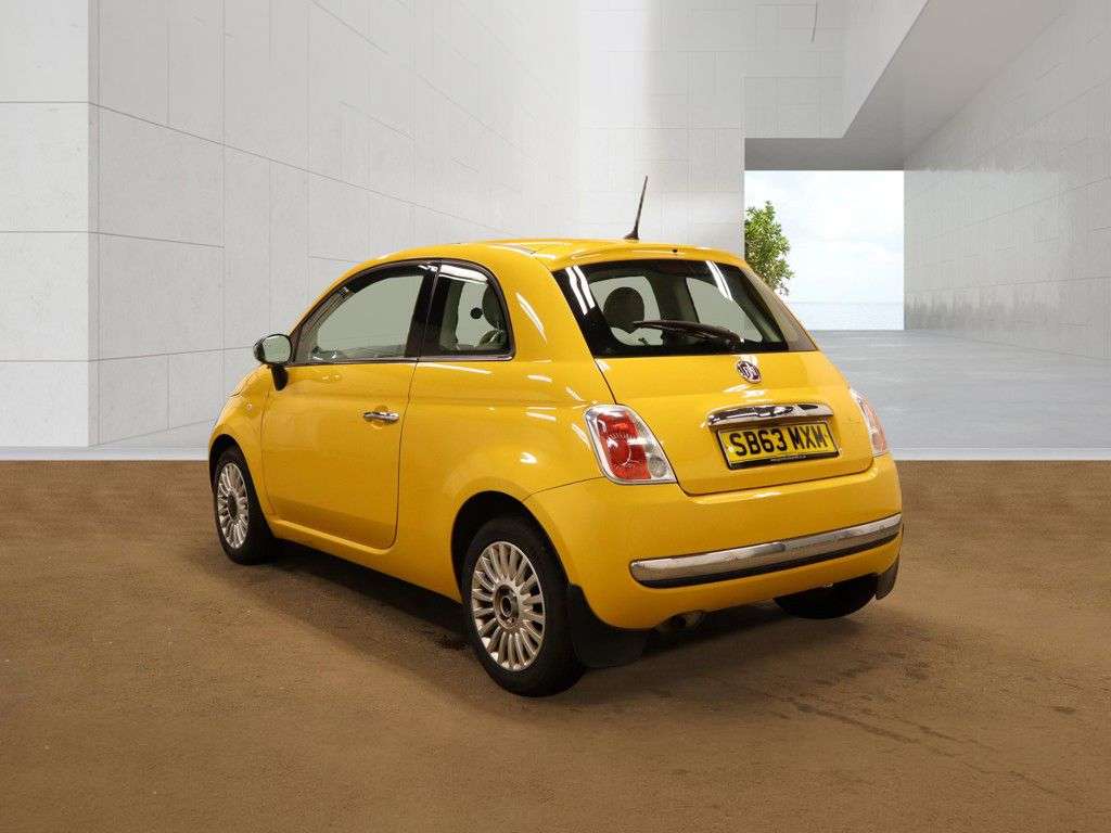A 2013 FIAT 500 1.2 Lounge Hatchback 3dr Petrol Manual Euro 6 (s/s) (69 bhp) AIR CON, PAN R A 2013 FIAT 500 1.2 Lounge Hatchback 3dr Petrol Manual Euro 6 (s/s) (69 bhp) AIR CON, PAN R