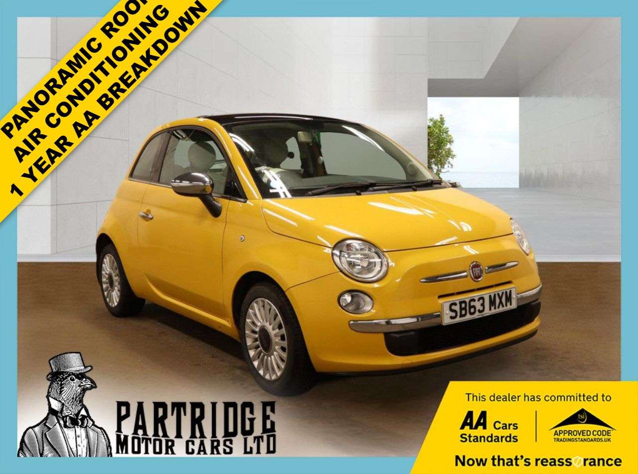A 2013 FIAT 500 1.2 Lounge Hatchback 3dr Petrol Manual Euro 6 (s/s) (69 bhp) AIR CON, PAN R A 2013 FIAT 500 1.2 Lounge Hatchback 3dr Petrol Manual Euro 6 (s/s) (69 bhp) AIR CON, PAN R