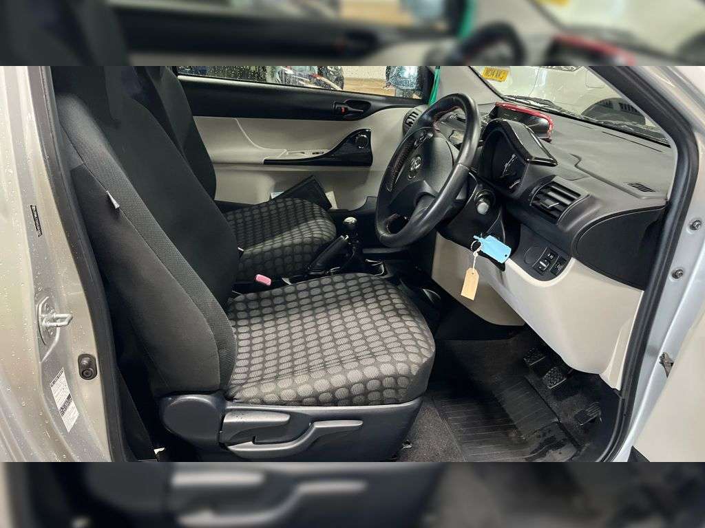 2011 TOYOTA IQ 2011 TOYOTA IQ