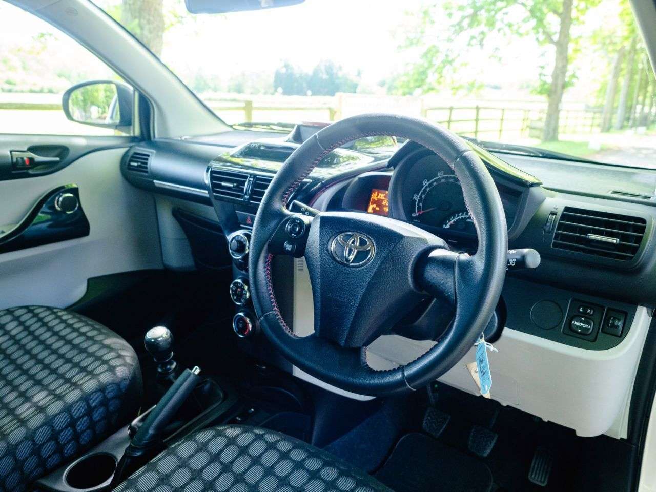 2011 TOYOTA IQ 2011 TOYOTA IQ
