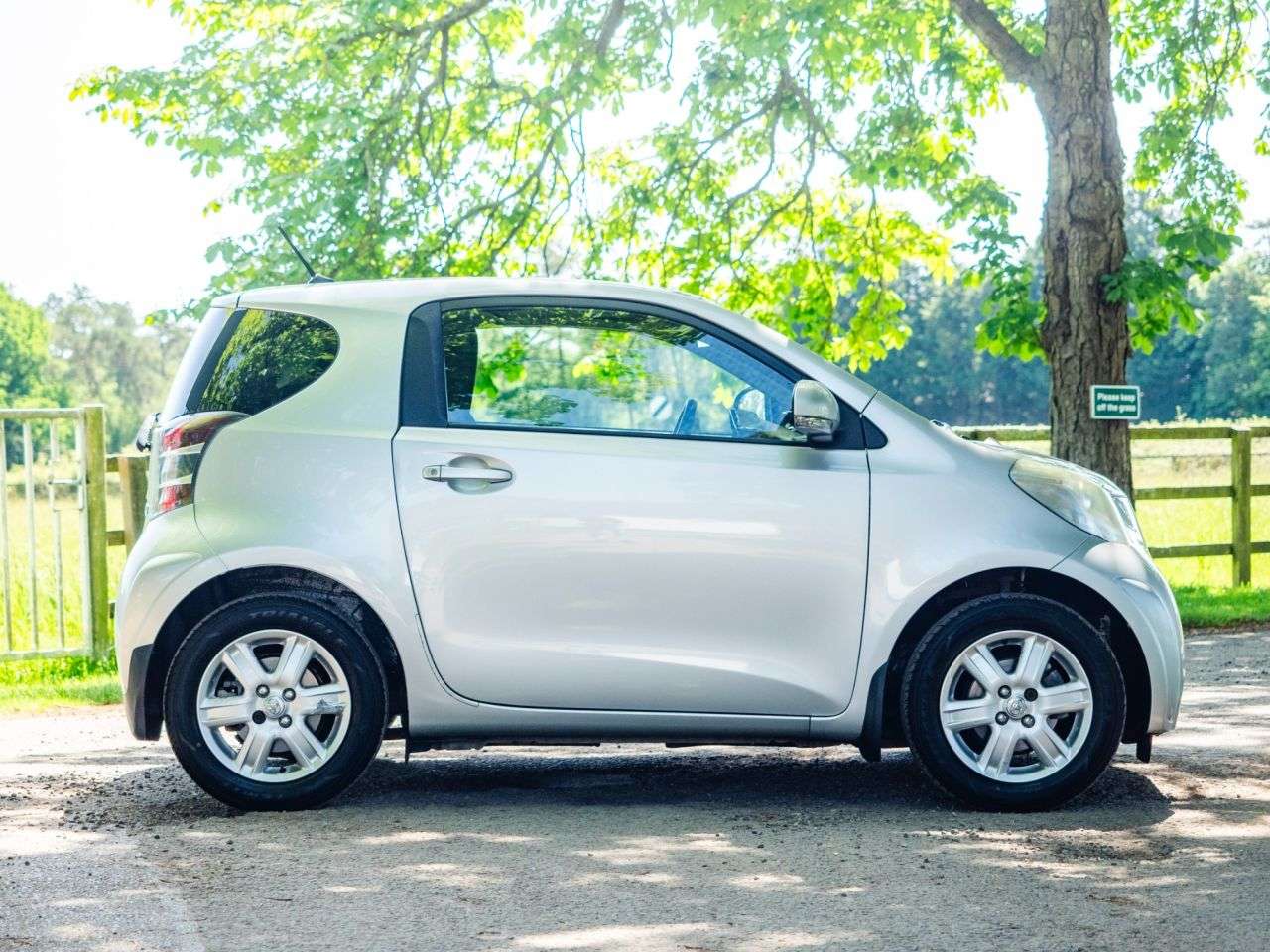 2011 TOYOTA IQ 2011 TOYOTA IQ