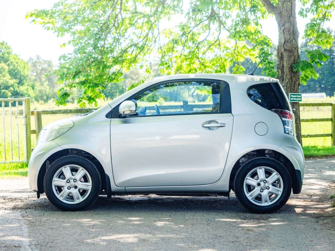 2011 TOYOTA IQ 2011 TOYOTA IQ