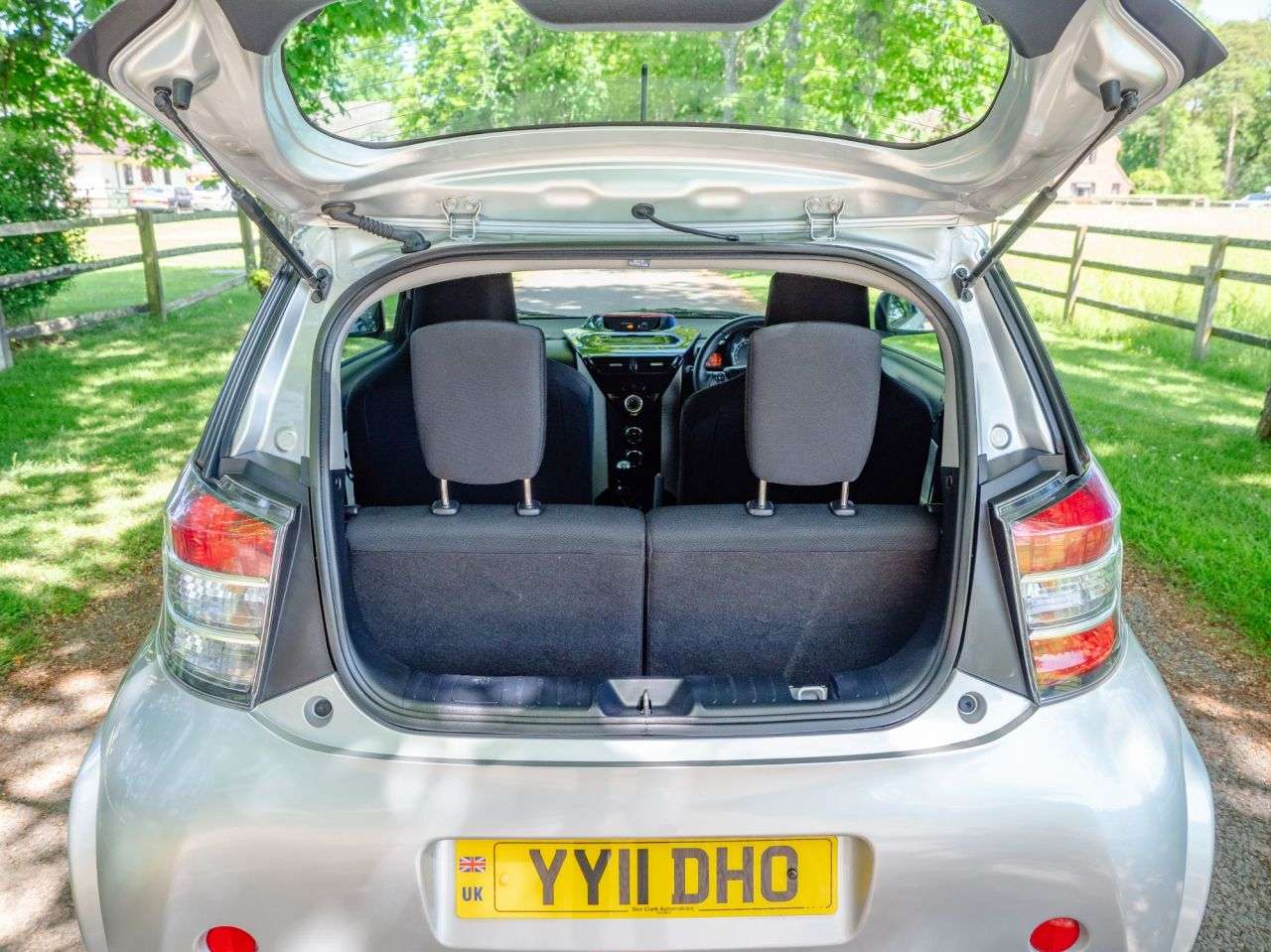 2011 TOYOTA IQ 2011 TOYOTA IQ