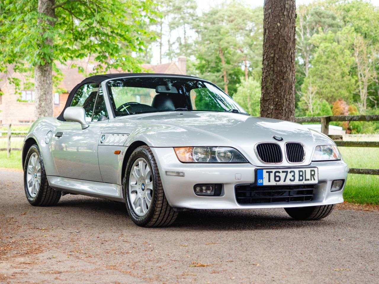 A 1999 BMW Z3 2.0i Roadster 2dr Petrol Automatic (237 g/km, 150 bhp) AIR CON, ALLOYS, LEA A 1999 BMW Z3 2.0i Roadster 2dr Petrol Automatic (237 g/km, 150 bhp) AIR CON, ALLOYS, LEA
