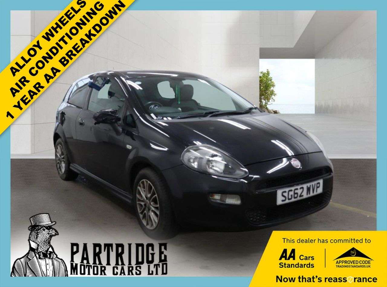 A 2012 FIAT PUNTO 1.4 GBT Hatchback 3dr Petrol Manual Euro 5 (s/s) (77 bhp) AIR CON, ALLOYS, A 2012 FIAT PUNTO 1.4 GBT Hatchback 3dr Petrol Manual Euro 5 (s/s) (77 bhp) AIR CON, ALLOYS,