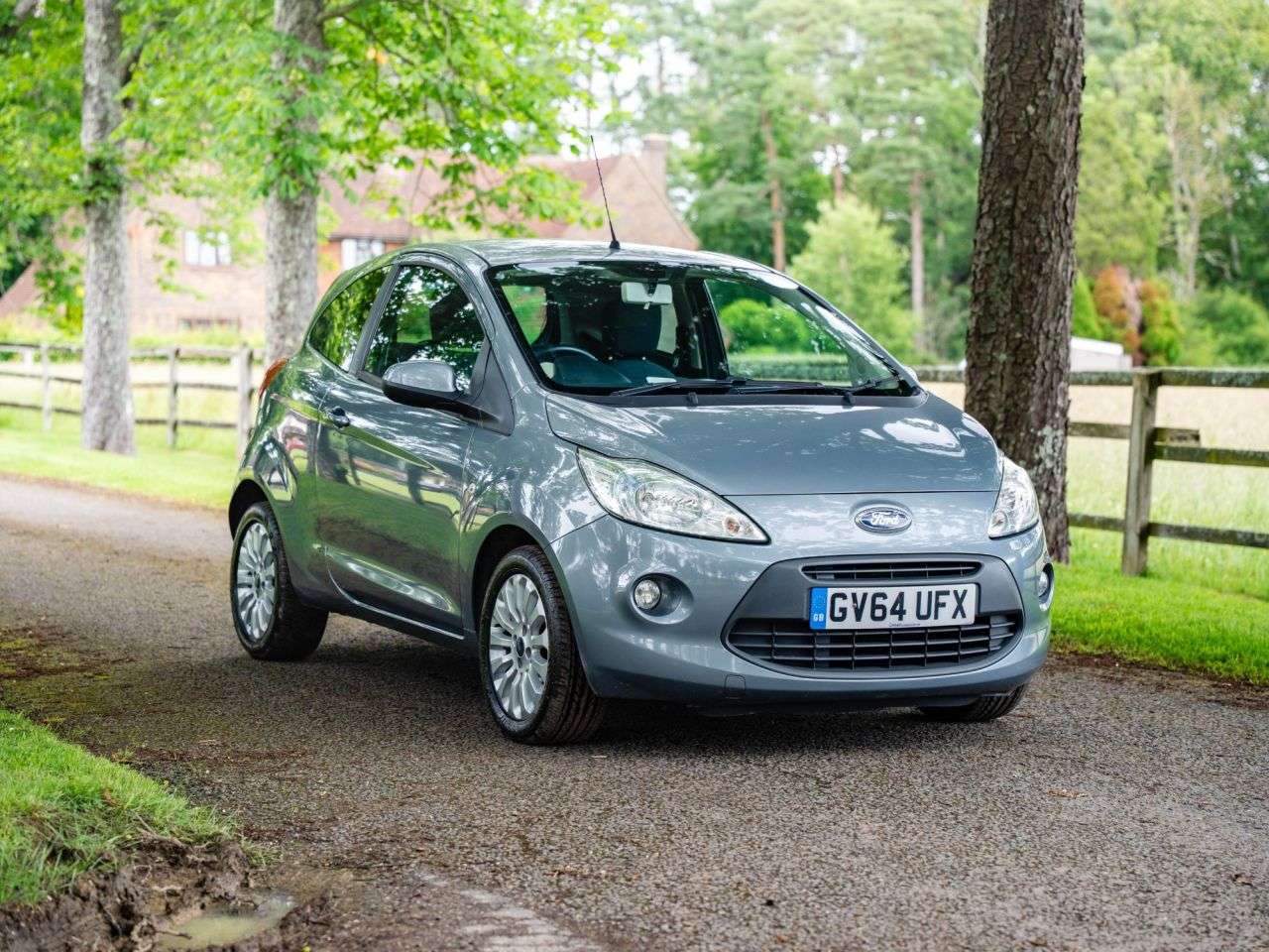 A 2015 FORD KA 1.2 Zetec Hatchback 3dr Petrol Manual Euro 5 (s/s) (69 ps) AIR CON, ALLOYS, A 2015 FORD KA 1.2 Zetec Hatchback 3dr Petrol Manual Euro 5 (s/s) (69 ps) AIR CON, ALLOYS,
