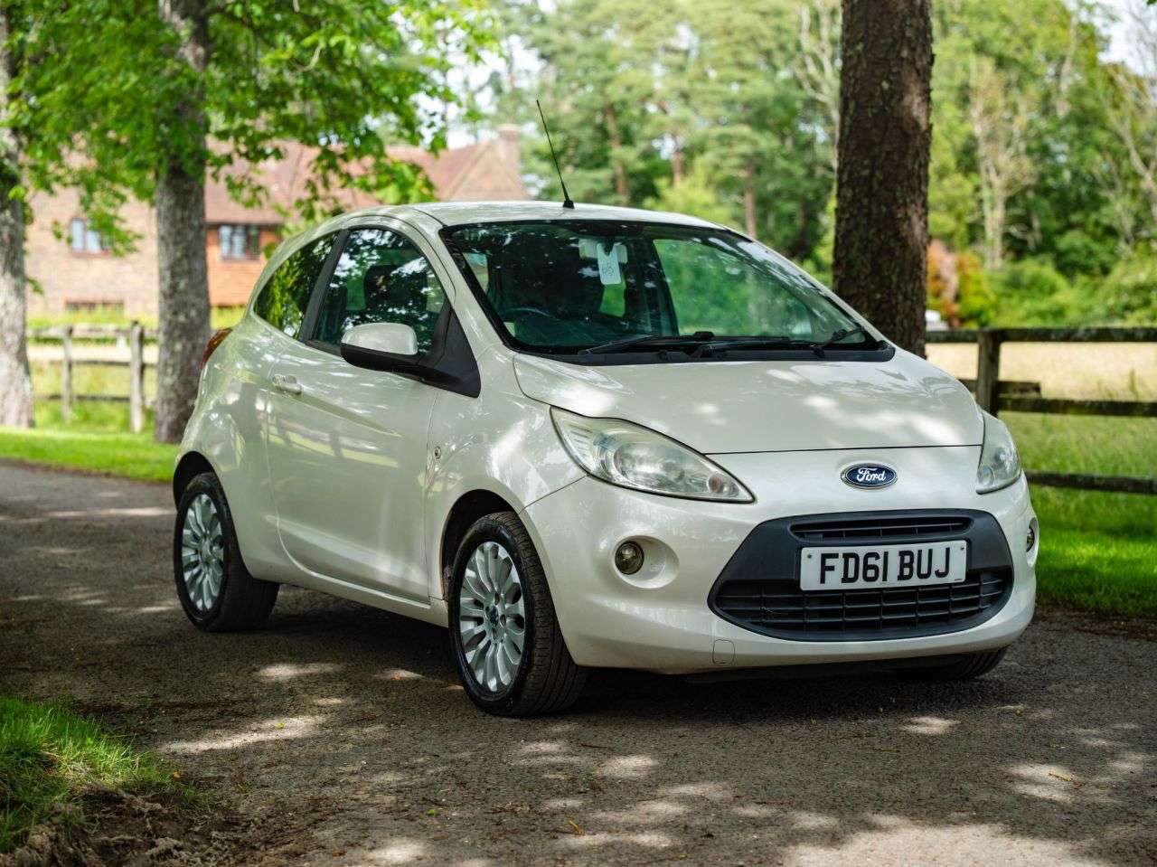 A 2011 FORD KA 1.2 Zetec Hatchback 3dr Petrol Manual Euro 5 (s/s) (69 ps) AIR CON, LOW MIL A 2011 FORD KA 1.2 Zetec Hatchback 3dr Petrol Manual Euro 5 (s/s) (69 ps) AIR CON, LOW MIL
