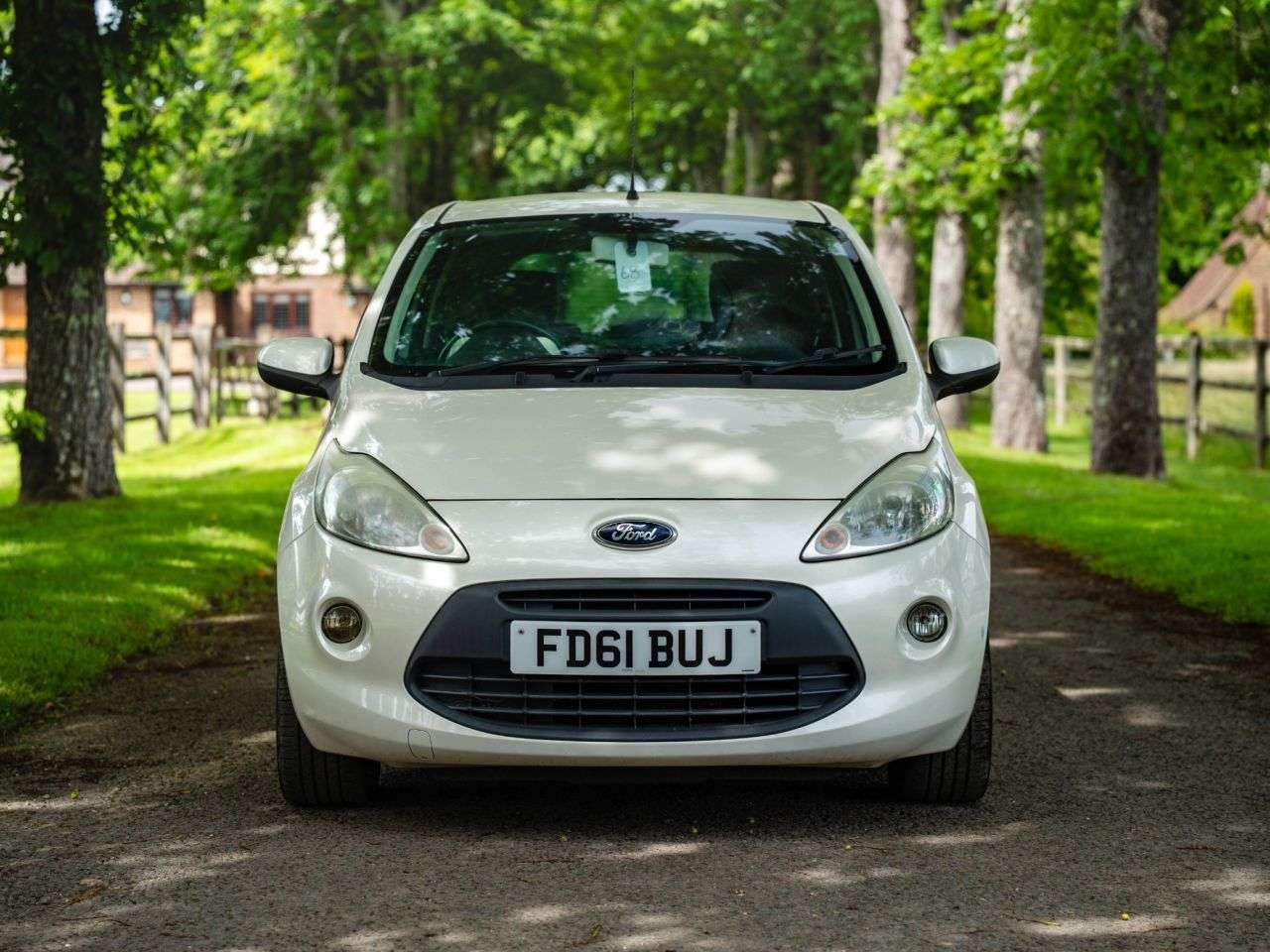 A 2011 FORD KA 1.2 Zetec Hatchback 3dr Petrol Manual Euro 5 (s/s) (69 ps) AIR CON, LOW MIL A 2011 FORD KA 1.2 Zetec Hatchback 3dr Petrol Manual Euro 5 (s/s) (69 ps) AIR CON, LOW MIL