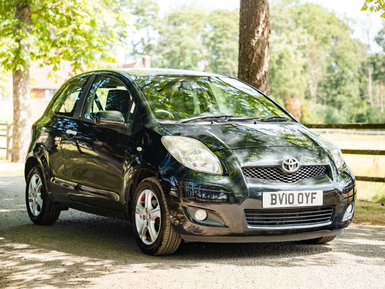 A 2010 TOYOTA YARIS 1.33 Dual VVT-i TR Hatchback 3dr Petrol Manual Euro 4 (s/s) (101 ps) ALLOY A 2010 TOYOTA YARIS 1.33 Dual VVT-i TR Hatchback 3dr Petrol Manual Euro 4 (s/s) (101 ps) ALLOY