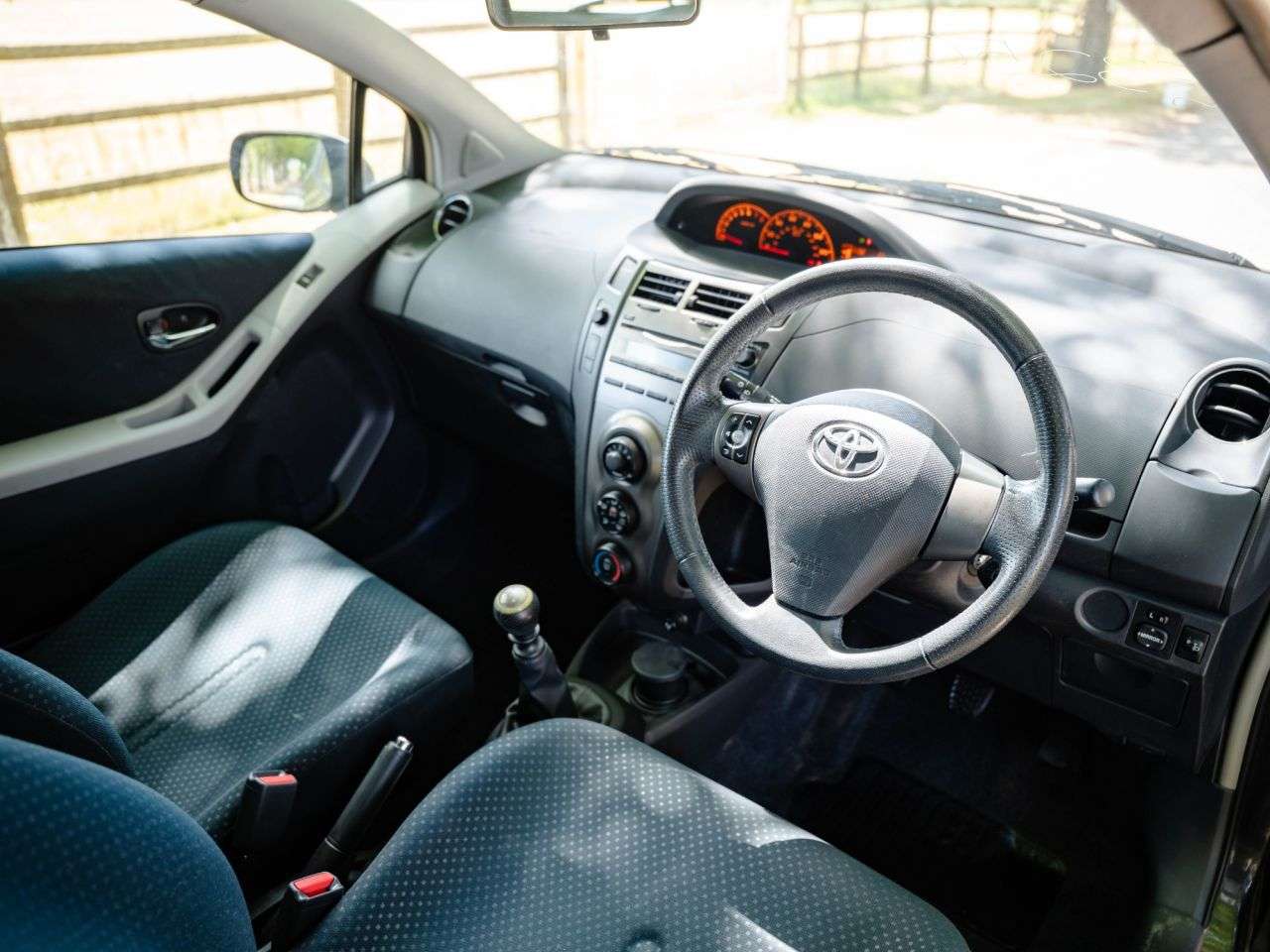 2010 TOYOTA YARIS 2010 TOYOTA YARIS