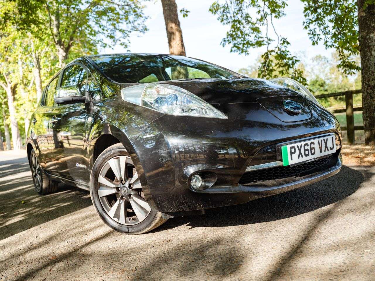 A 2017 NISSAN LEAF 30kWh Tekna Hatchback 5dr Electric Auto (109 bhp) LEATHER, 360 CAMERA, HEAT A 2017 NISSAN LEAF 30kWh Tekna Hatchback 5dr Electric Auto (109 bhp) LEATHER, 360 CAMERA, HEAT