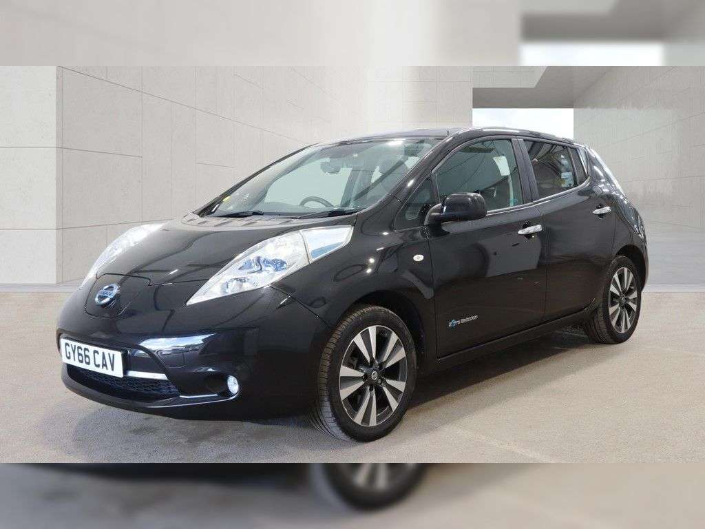 A 2016 NISSAN LEAF 30kWh Tekna Hatchback 5dr Electric Auto (109 bhp) LEATHER INTERIOR, HEATED A 2016 NISSAN LEAF 30kWh Tekna Hatchback 5dr Electric Auto (109 bhp) LEATHER INTERIOR, HEATED