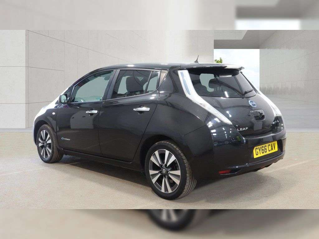 A 2016 NISSAN LEAF 30kWh Tekna Hatchback 5dr Electric Auto (109 bhp) LEATHER INTERIOR, HEATED A 2016 NISSAN LEAF 30kWh Tekna Hatchback 5dr Electric Auto (109 bhp) LEATHER INTERIOR, HEATED