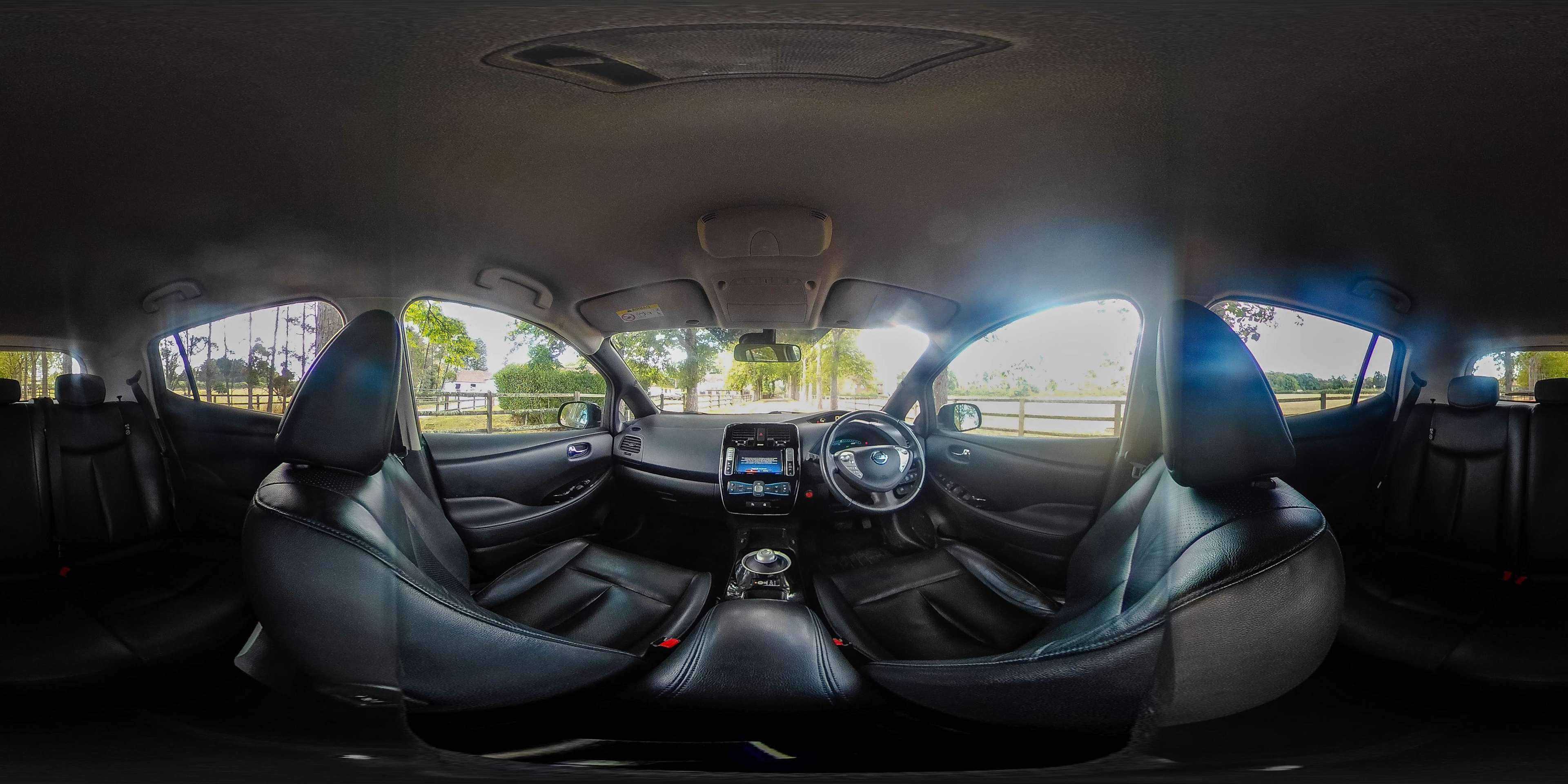 A 2016 NISSAN LEAF 30kWh Tekna Hatchback 5dr Electric Auto (109 bhp) LEATHER INTERIOR, HEATED A 2016 NISSAN LEAF 30kWh Tekna Hatchback 5dr Electric Auto (109 bhp) LEATHER INTERIOR, HEATED