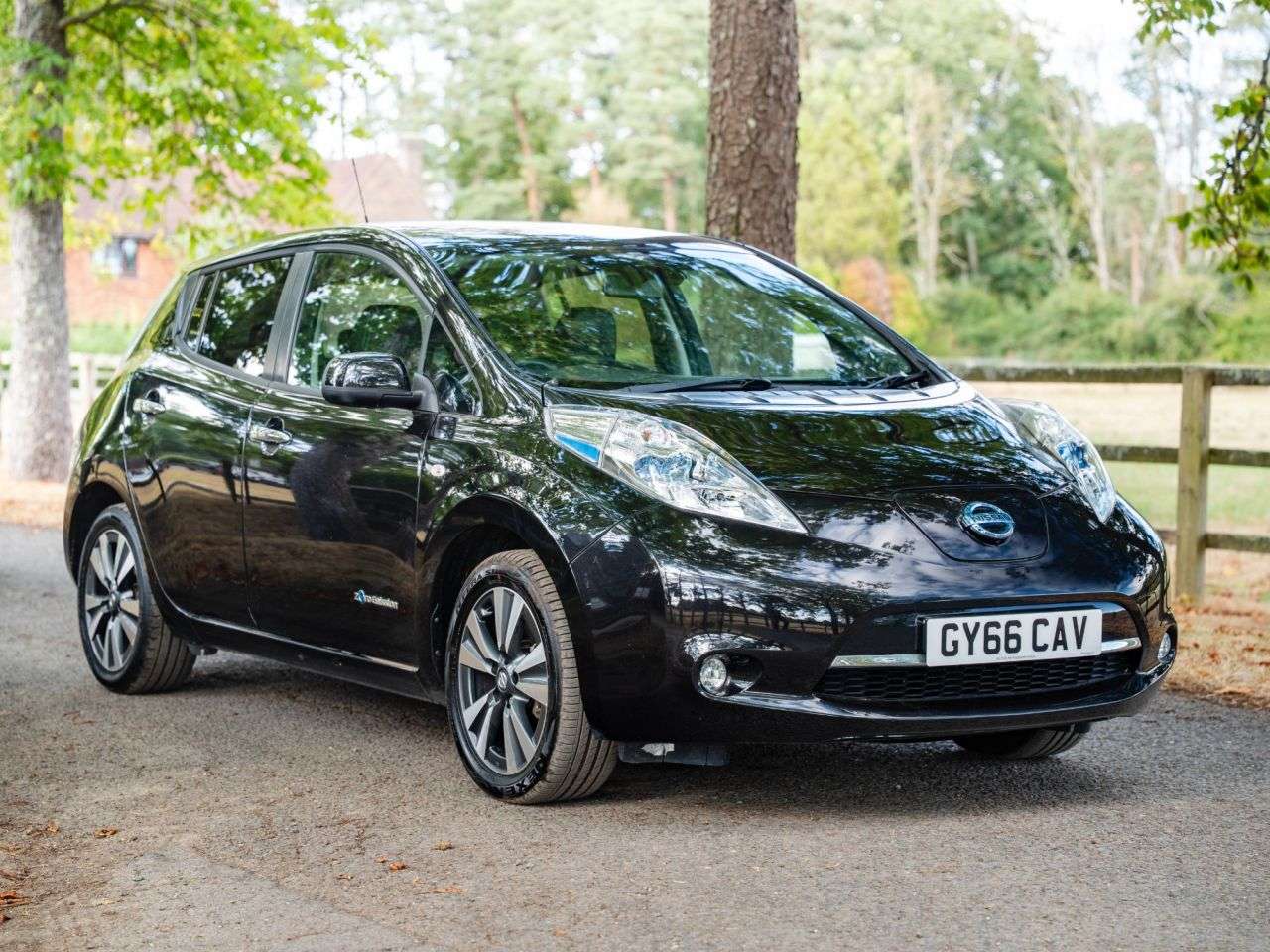 A 2016 NISSAN LEAF 30kWh Tekna Hatchback 5dr Electric Auto (109 bhp) LEATHER INTERIOR, HEATED A 2016 NISSAN LEAF 30kWh Tekna Hatchback 5dr Electric Auto (109 bhp) LEATHER INTERIOR, HEATED