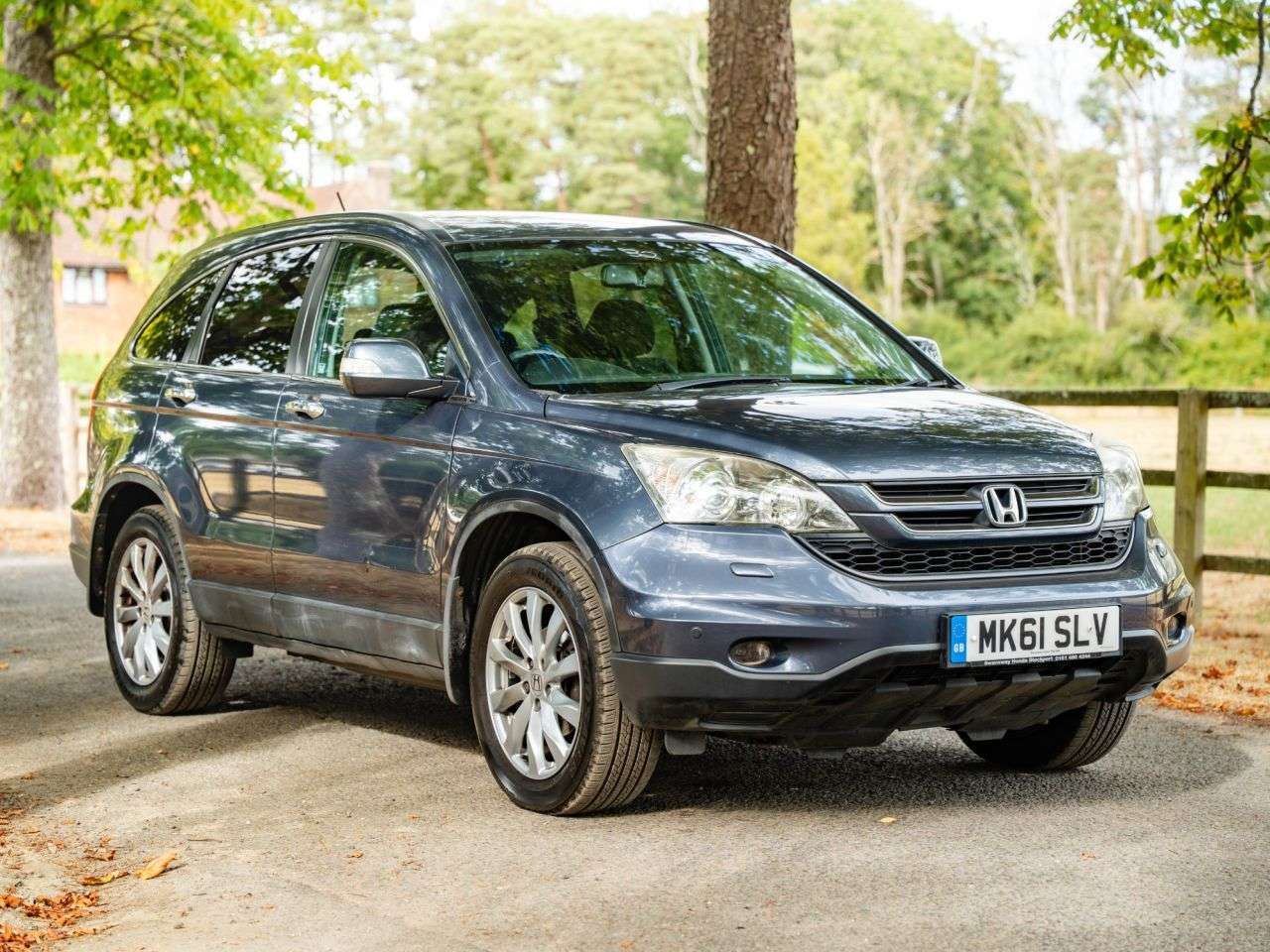 A 2011 HONDA CR-V 2.0 i-VTEC ES-T SUV 5dr Petrol Manual 4WD Euro 5 (150 ps) LEATHER, PARKING A 2011 HONDA CR-V 2.0 i-VTEC ES-T SUV 5dr Petrol Manual 4WD Euro 5 (150 ps) LEATHER, PARKING