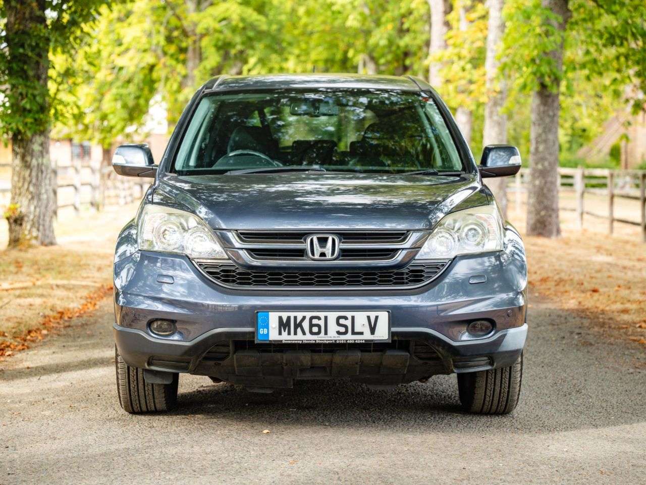 A 2011 HONDA CR-V 2.0 i-VTEC ES-T SUV 5dr Petrol Manual 4WD Euro 5 (150 ps) LEATHER, PARKING A 2011 HONDA CR-V 2.0 i-VTEC ES-T SUV 5dr Petrol Manual 4WD Euro 5 (150 ps) LEATHER, PARKING