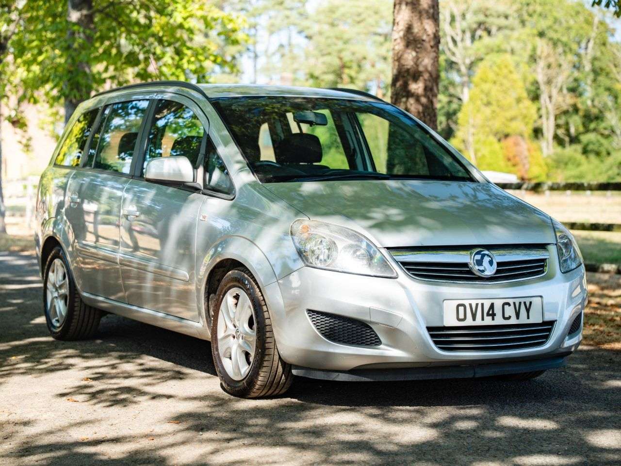 A 2014 VAUXHALL ZAFIRA 1.8 16V Exclusiv MPV 5dr Petrol Manual Euro 5 (120 ps) AIR CON, 5 DOORS, LO A 2014 VAUXHALL ZAFIRA 1.8 16V Exclusiv MPV 5dr Petrol Manual Euro 5 (120 ps) AIR CON, 5 DOORS, LO