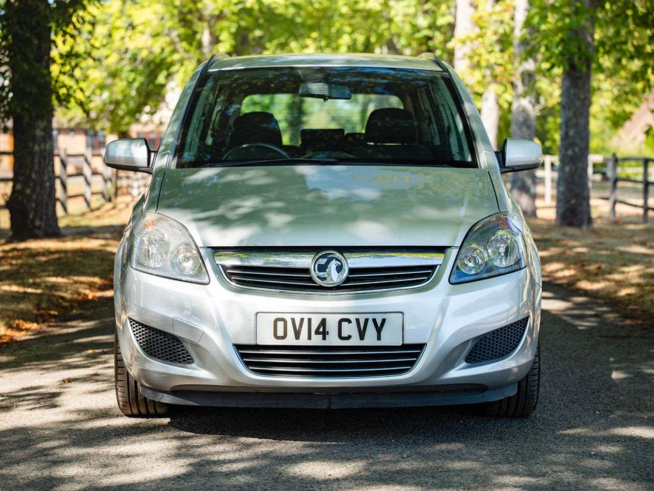 A 2014 VAUXHALL ZAFIRA 1.8 16V Exclusiv MPV 5dr Petrol Manual Euro 5 (120 ps) AIR CON, 5 DOORS, LO A 2014 VAUXHALL ZAFIRA 1.8 16V Exclusiv MPV 5dr Petrol Manual Euro 5 (120 ps) AIR CON, 5 DOORS, LO