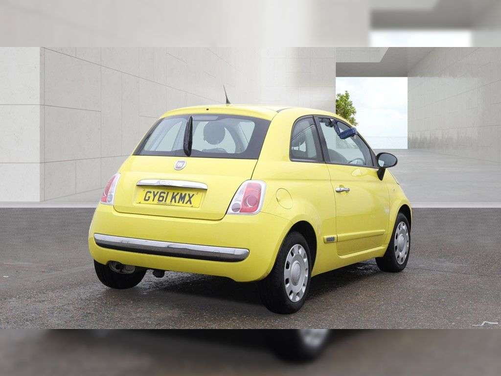 2011 FIAT 500 2011 FIAT 500