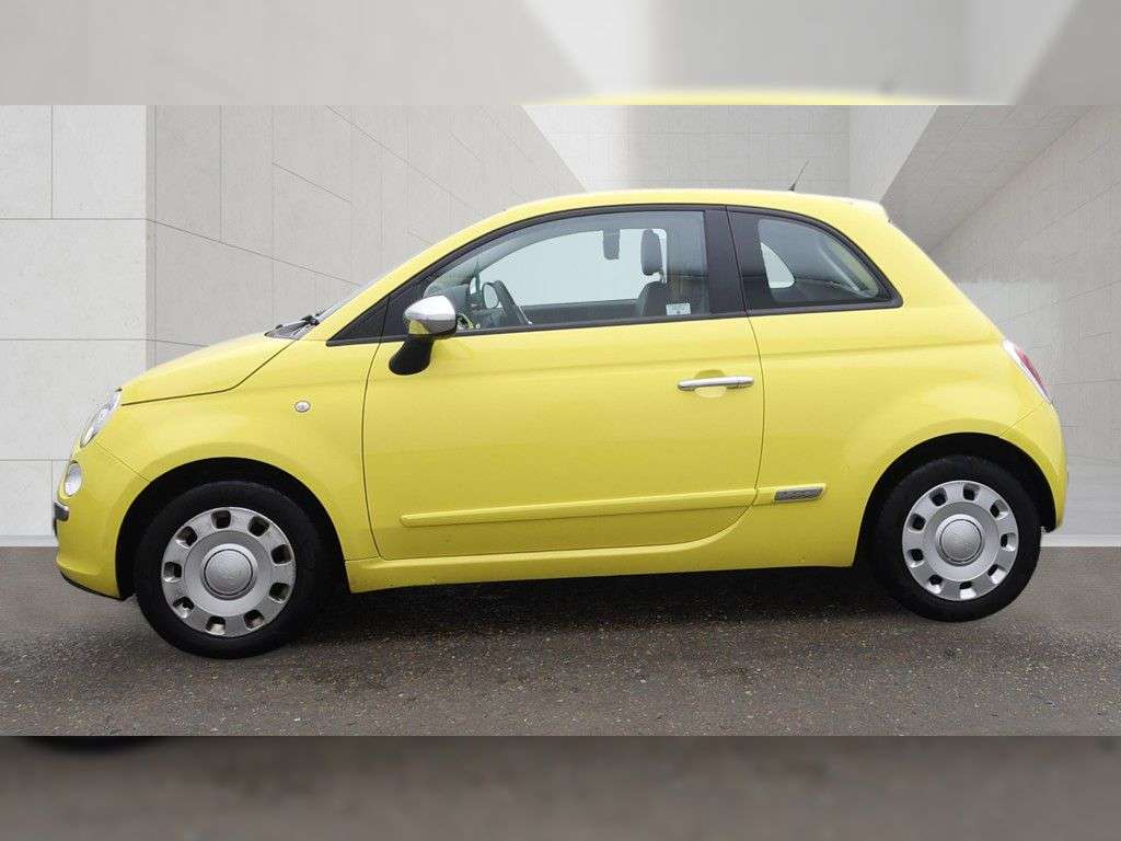 2011 FIAT 500 2011 FIAT 500