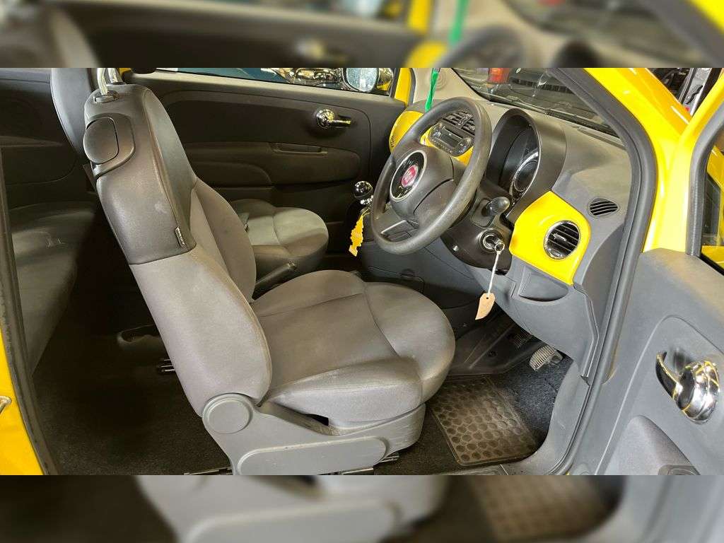 2011 FIAT 500 2011 FIAT 500