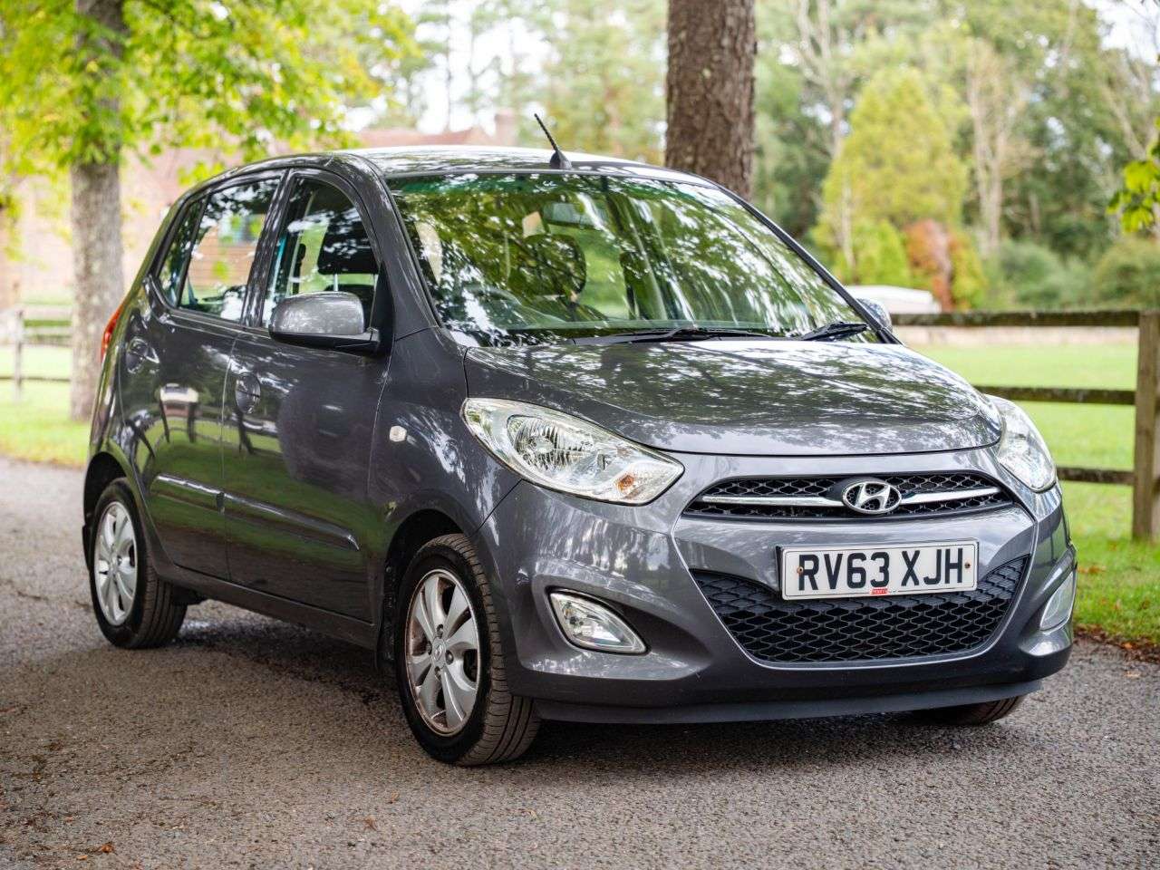 A 2013 HYUNDAI I10 1.2 Active Hatchback 5dr Petrol Manual Euro 5 (85 bhp) AIR CON, ALLOY WHEEL A 2013 HYUNDAI I10 1.2 Active Hatchback 5dr Petrol Manual Euro 5 (85 bhp) AIR CON, ALLOY WHEEL