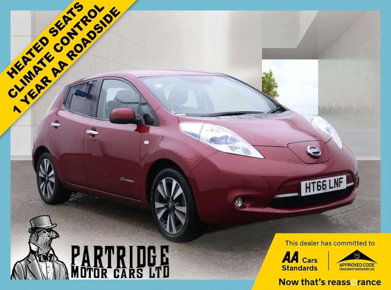A 2017 NISSAN LEAF 30kWh Tekna Hatchback 5dr Electric Auto (109 bhp) CLIMATE CONTROL, HEATED F A 2017 NISSAN LEAF 30kWh Tekna Hatchback 5dr Electric Auto (109 bhp) CLIMATE CONTROL, HEATED F