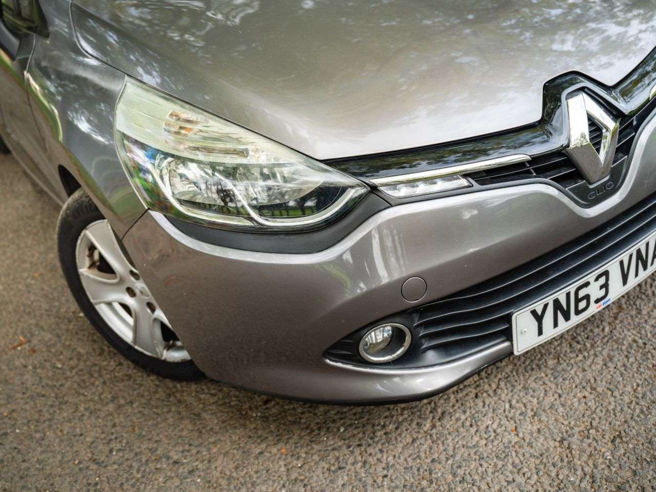A 2013 RENAULT CLIO 1.2 16V Dynamique MediaNav Hatchback 5dr Petrol Manual Euro 5 (75 ps) AIR C A 2013 RENAULT CLIO 1.2 16V Dynamique MediaNav Hatchback 5dr Petrol Manual Euro 5 (75 ps) AIR C