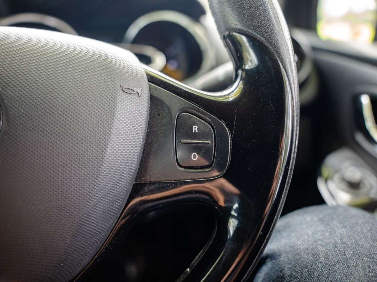 2013 RENAULT CLIO 2013 RENAULT CLIO