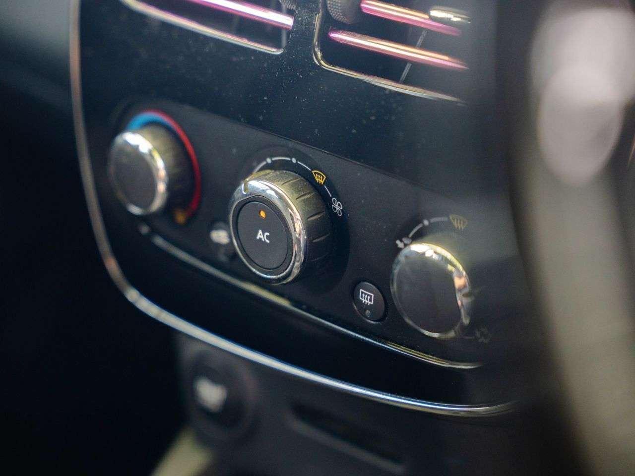 2013 RENAULT CLIO 2013 RENAULT CLIO