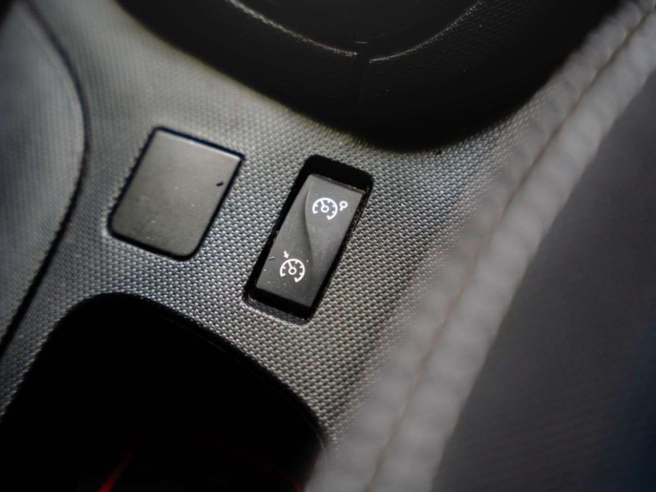 2013 RENAULT CLIO 2013 RENAULT CLIO