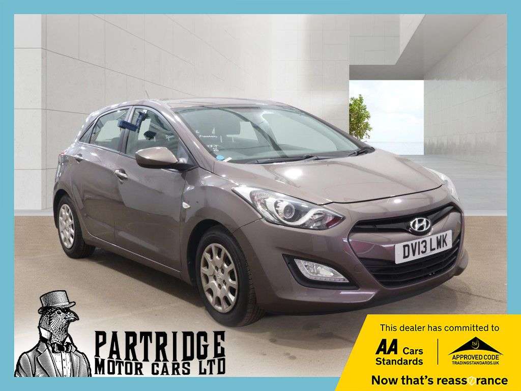 A 2013 HYUNDAI I30 1.4 Classic Hatchback 5dr Petrol Manual Euro 5 (100 ps) AIR CONDITIONING, 2 A 2013 HYUNDAI I30 1.4 Classic Hatchback 5dr Petrol Manual Euro 5 (100 ps) AIR CONDITIONING, 2