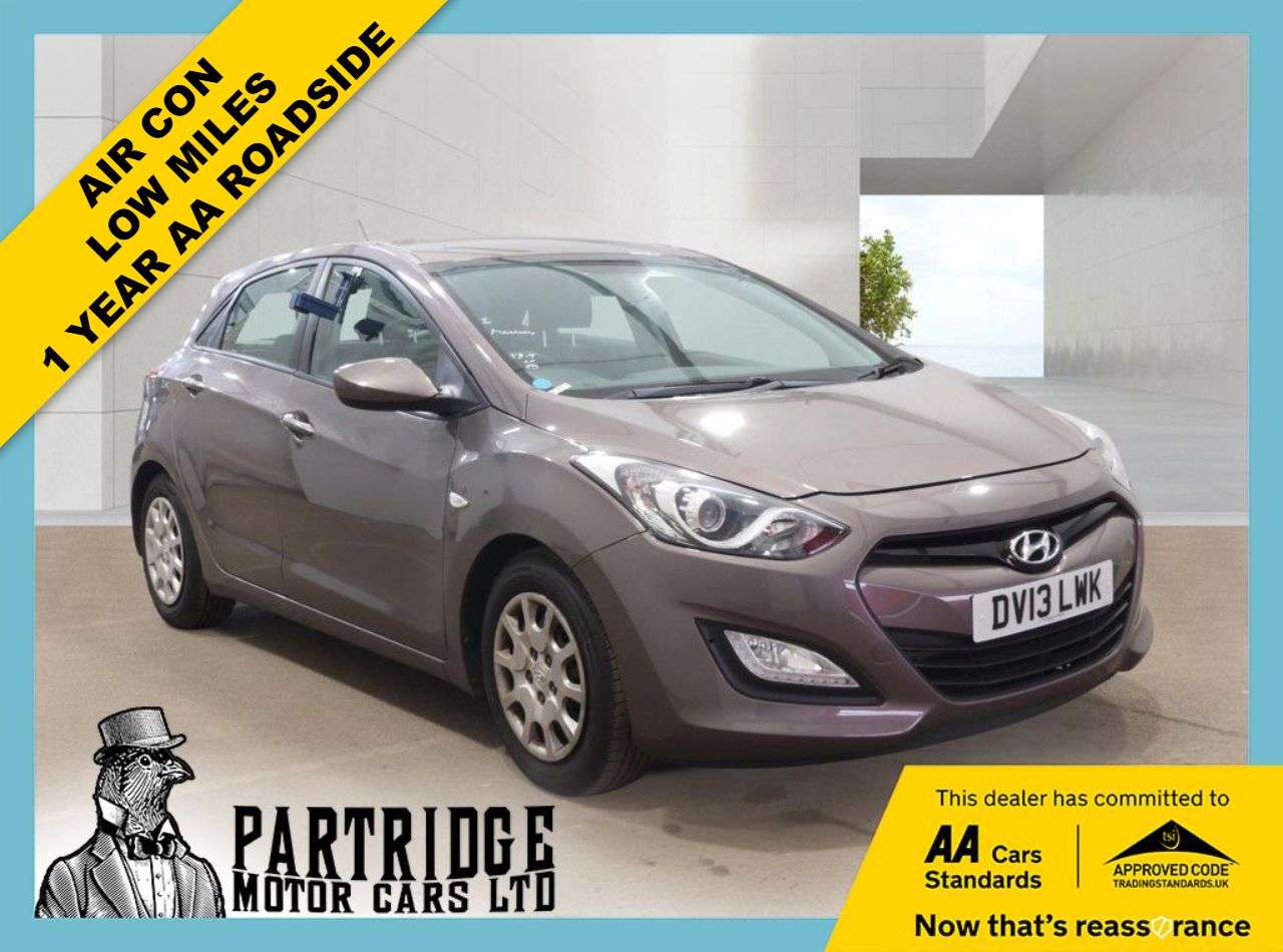 A 2013 HYUNDAI I30 1.4 Classic Hatchback 5dr Petrol Manual Euro 5 (100 ps) AIR CONDITIONING, 2 A 2013 HYUNDAI I30 1.4 Classic Hatchback 5dr Petrol Manual Euro 5 (100 ps) AIR CONDITIONING, 2