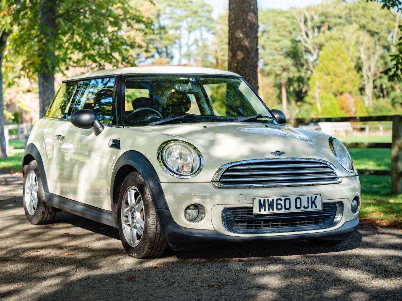 A 2011 MINI HATCH 1.6 One Hatchback 3dr Petrol Manual Euro 5 (98 ps) AIR CON, ALLOY WHEELS, L A 2011 MINI HATCH 1.6 One Hatchback 3dr Petrol Manual Euro 5 (98 ps) AIR CON, ALLOY WHEELS, L