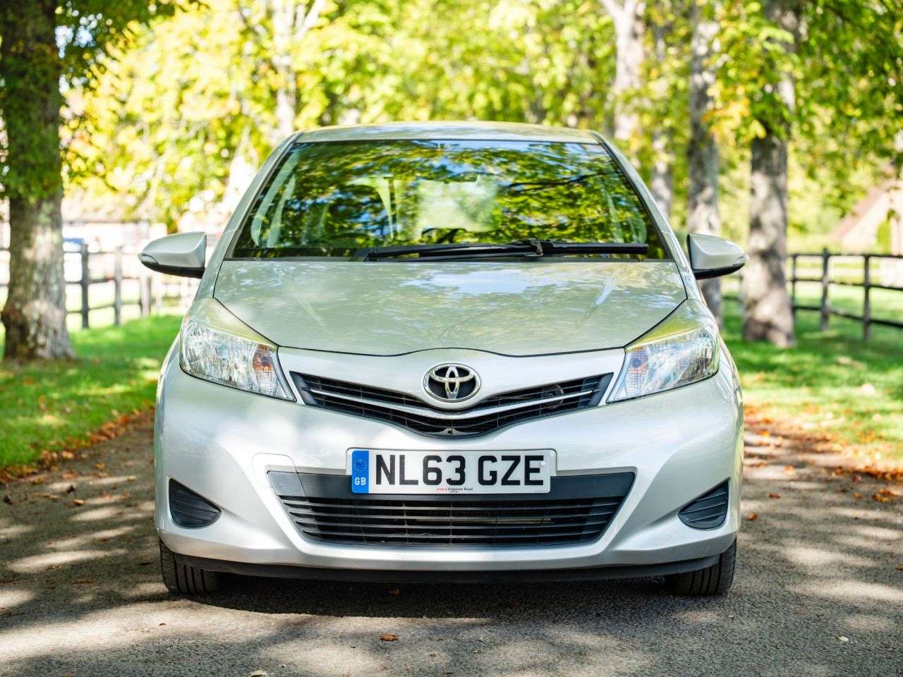 A 2013 TOYOTA YARIS 1.33 Dual VVT-i TR Hatchback 5dr Petrol Manual Euro 5 (101 ps) REAR VIEW CA A 2013 TOYOTA YARIS 1.33 Dual VVT-i TR Hatchback 5dr Petrol Manual Euro 5 (101 ps) REAR VIEW CA