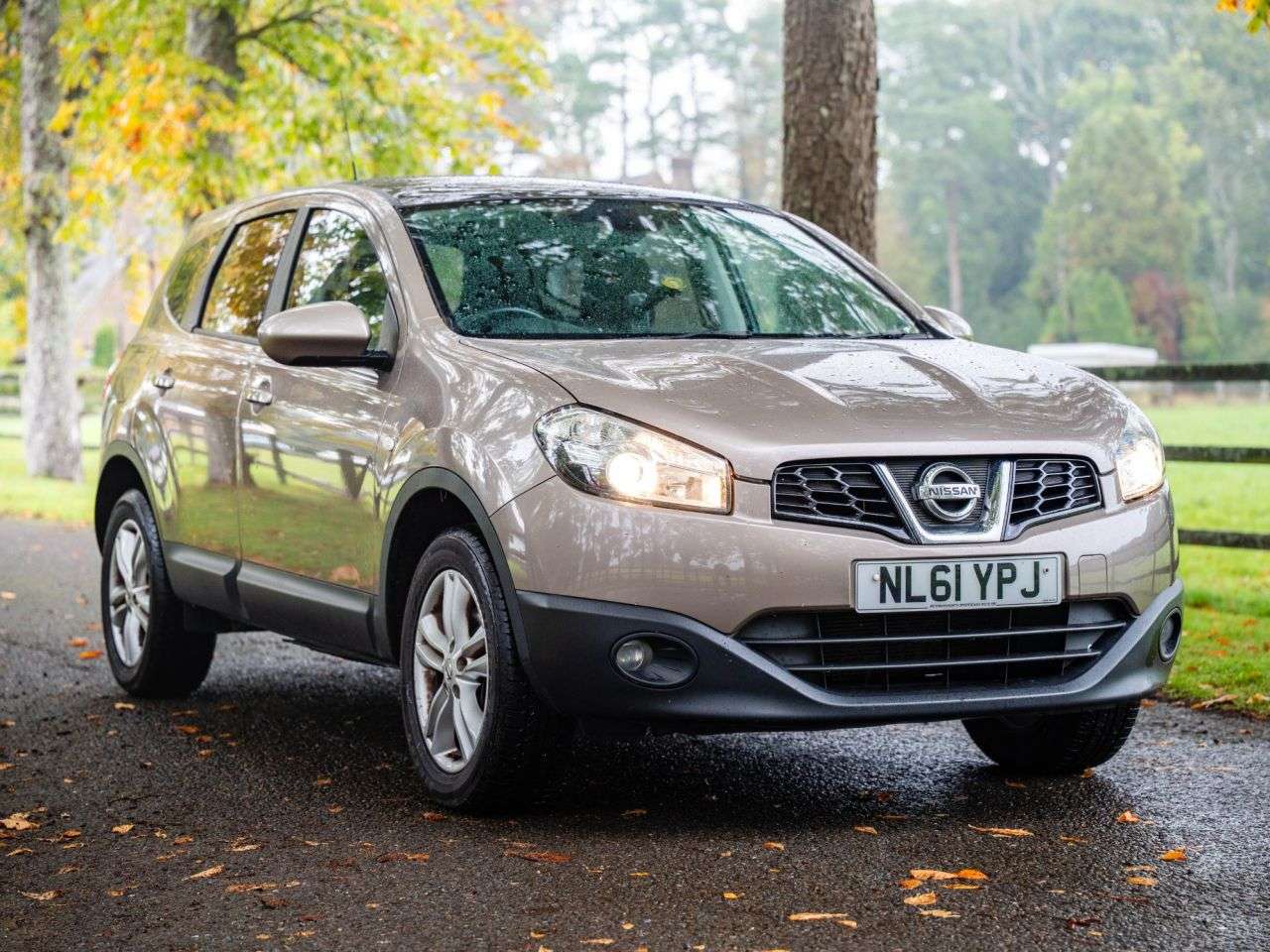 A 2011 NISSAN QASHQAI+2 1.6 Acenta SUV 5dr Petrol Manual 2WD Euro 5 (s/s) (117 ps) PARKING SENSORS, A 2011 NISSAN QASHQAI+2 1.6 Acenta SUV 5dr Petrol Manual 2WD Euro 5 (s/s) (117 ps) PARKING SENSORS,