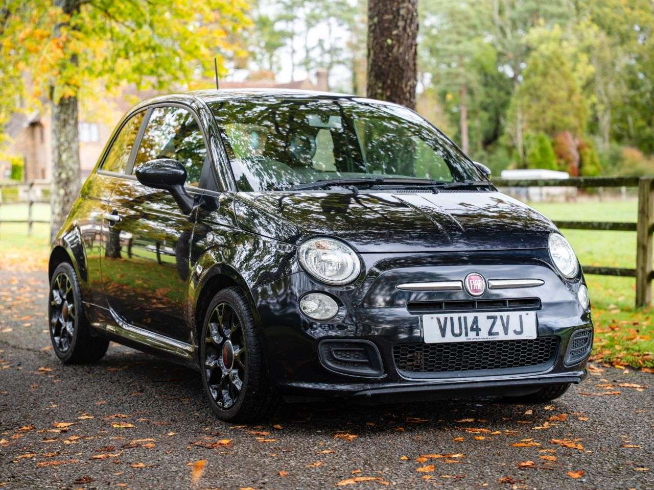 A 2014 FIAT 500 1.2 S Hatchback 3dr Petrol Manual Euro 6 (s/s) (69 bhp) INFOTAINMENT, AIR C A 2014 FIAT 500 1.2 S Hatchback 3dr Petrol Manual Euro 6 (s/s) (69 bhp) INFOTAINMENT, AIR C