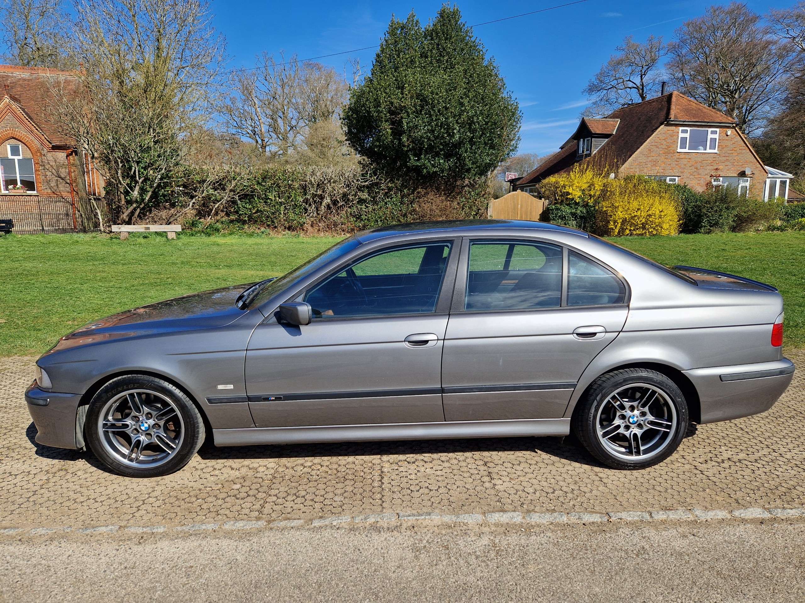 A 2002 BMW 5 SERIES E39 530I M SPORT 4-Door A 2002 BMW 5 SERIES E39 530I M SPORT 4-Door
