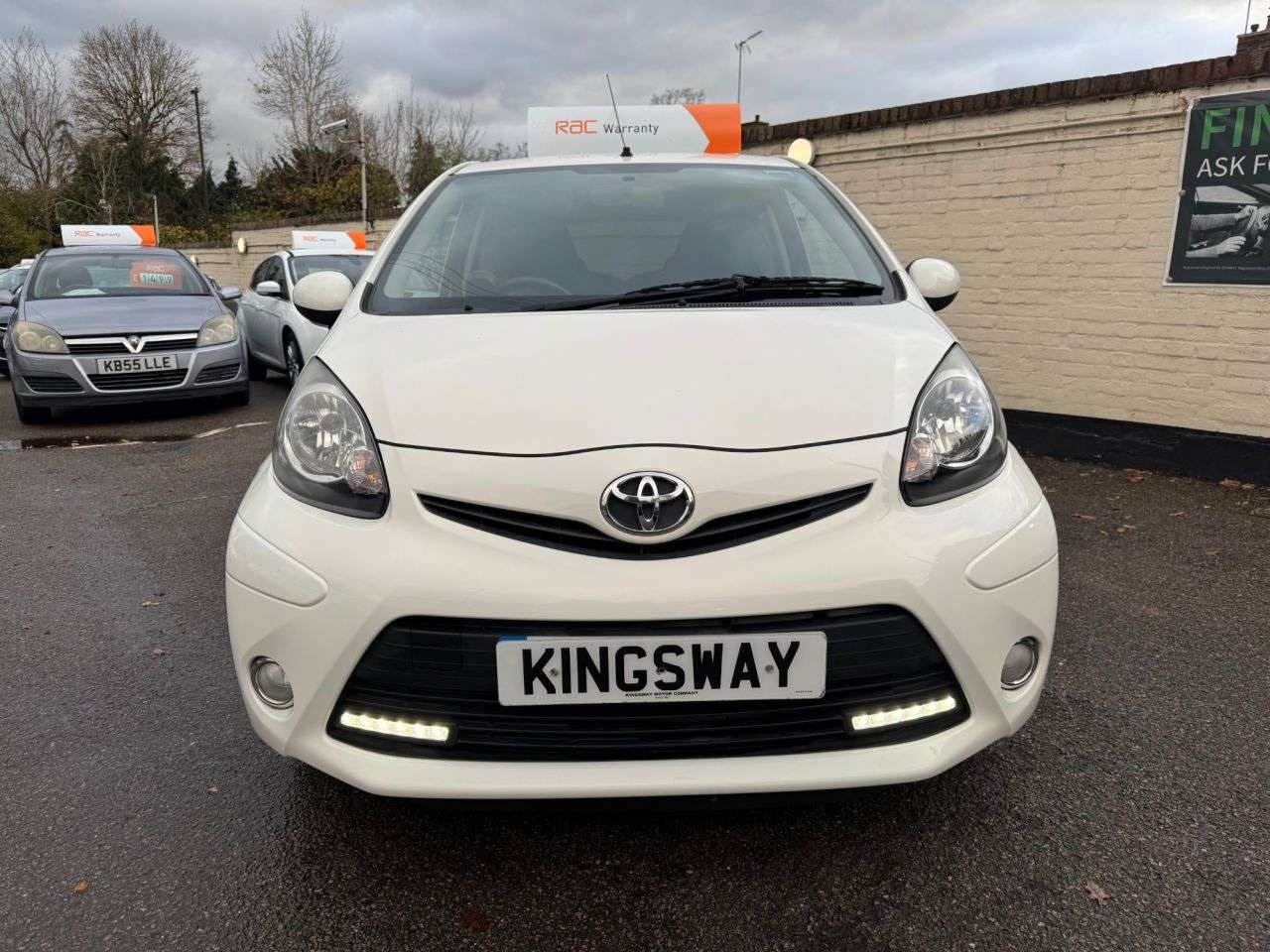 A 2013 TOYOTA AYGO 1.0 VVT-i Fire Hatchback 3dr Petrol Manual Euro 5 (67 ps) WE WANT YOUR PART A 2013 TOYOTA AYGO 1.0 VVT-i Fire Hatchback 3dr Petrol Manual Euro 5 (67 ps) WE WANT YOUR PART